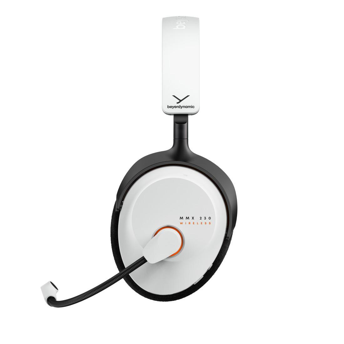 Ein weiß-schwarzes Beyerdynamic MMX 230 Wireless-Headset. Es hat ein Mikrofon, und die Ohrmuscheln sind weiß mit orangefarbenen Akzenten.