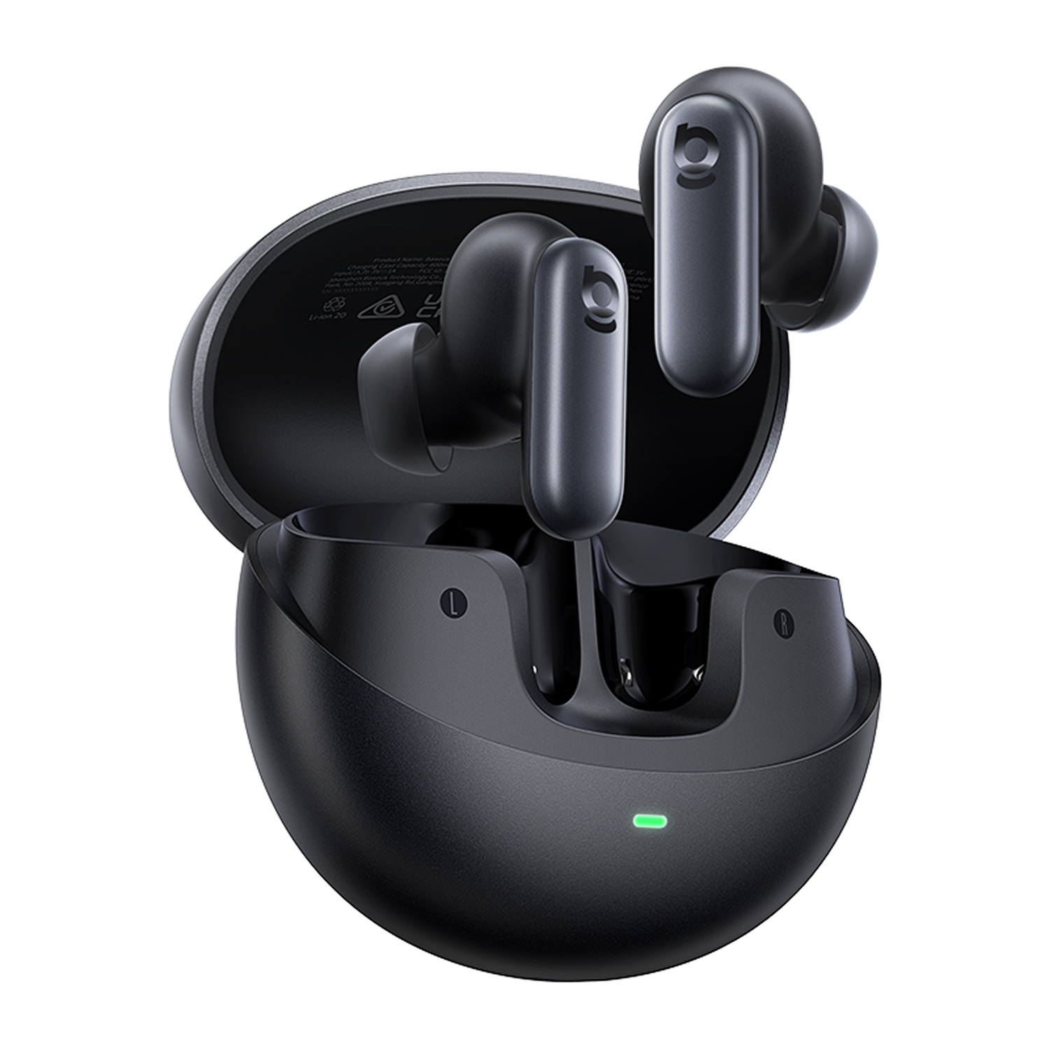 Auriculares inalámbricos negros con estuche de carga, un auricular en el estuche y dos fuera. Luz de carga verde visible.