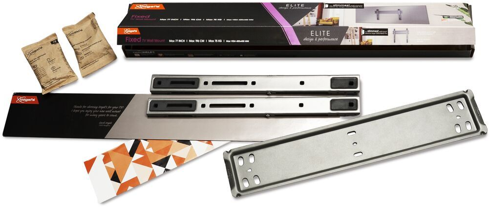 Composants de fixation murale TV : boîtes, supports et petits paquets. Les composants sont neufs et non utilisés.