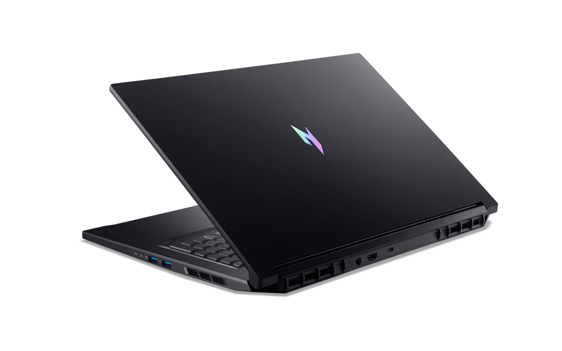 Schwarzer Laptop, leicht geöffnet, zeigt Tastatur und Anschlüsse. Der Deckel hat ein farbenfrohes Logo. Hintergrund ist weiß.