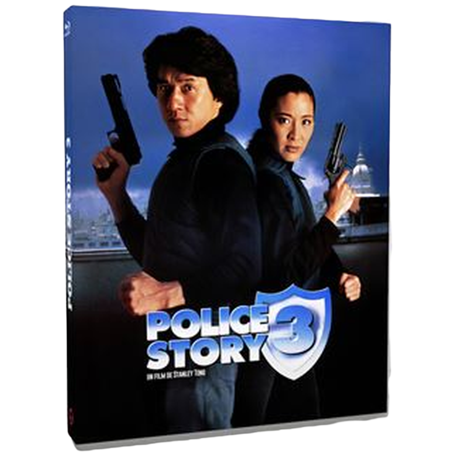 DVD-hoes van Police Story 3. Jackie Chan en een vrouw houden pistolen vast. Een schild met 'Police Story 3' onderaan.