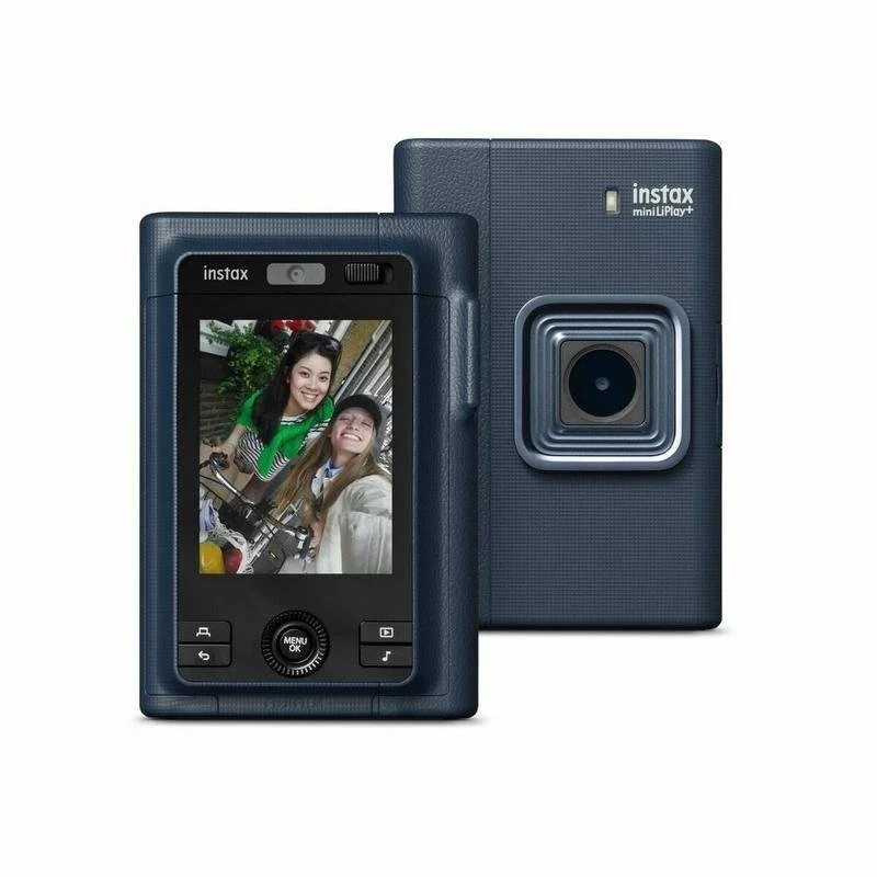Dos cámaras instax mini LiPlay+, una muestra una foto de dos mujeres, la otra cámara está en el fondo.