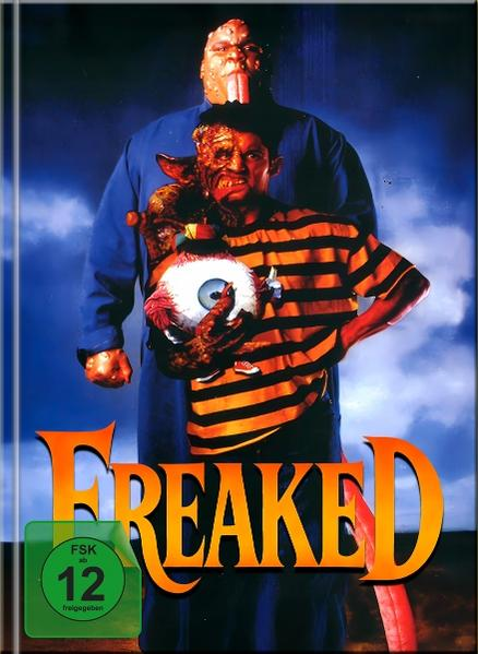 Filmposter mit dem Titel 'Freaked'. Zeigt groteske Figuren: eine mit einer großen Zunge, eine andere mit einem riesigen Auge.