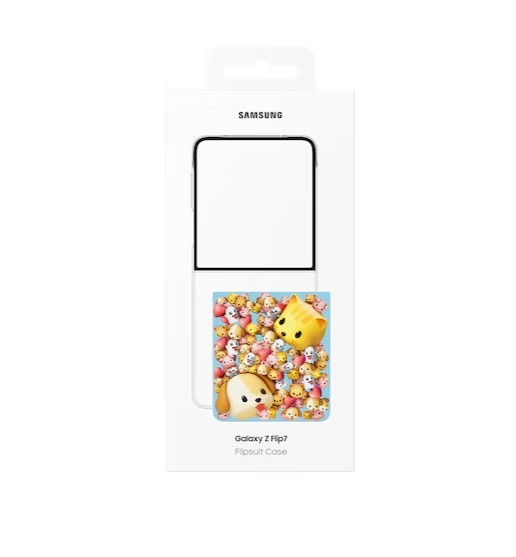 Samsung Galaxy Z Flip7 için bir telefon kılıfı, birçok küçük, sevimli karakterin yer aldığı bir çizgi film tasarımı gösteriyor. Kılıf beyaz bir kutuda.