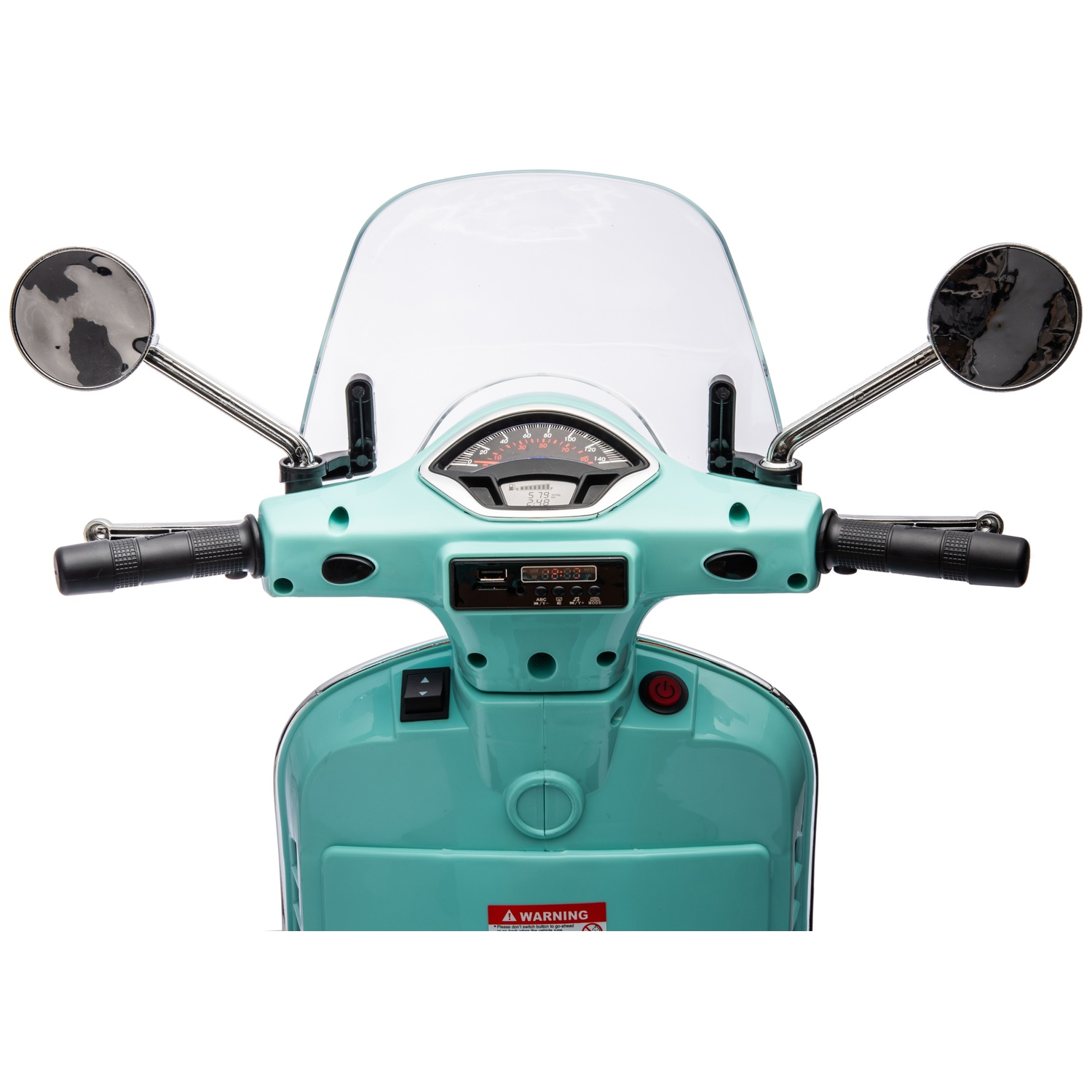 Gros plan sur le guidon, les rétroviseurs et le pare-brise d'un scooter turquoise. Le tableau de bord affiche la vitesse et l'écran numérique.