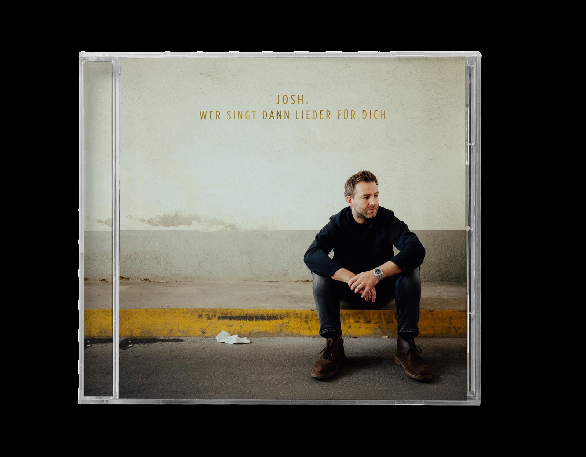 CD-Cover. Mann sitzt auf Beton und blickt nach unten. Text lautet 'JOSH. WER SINGT DANN LIEDER FÜR DICH' auf beigem Hintergrund.
