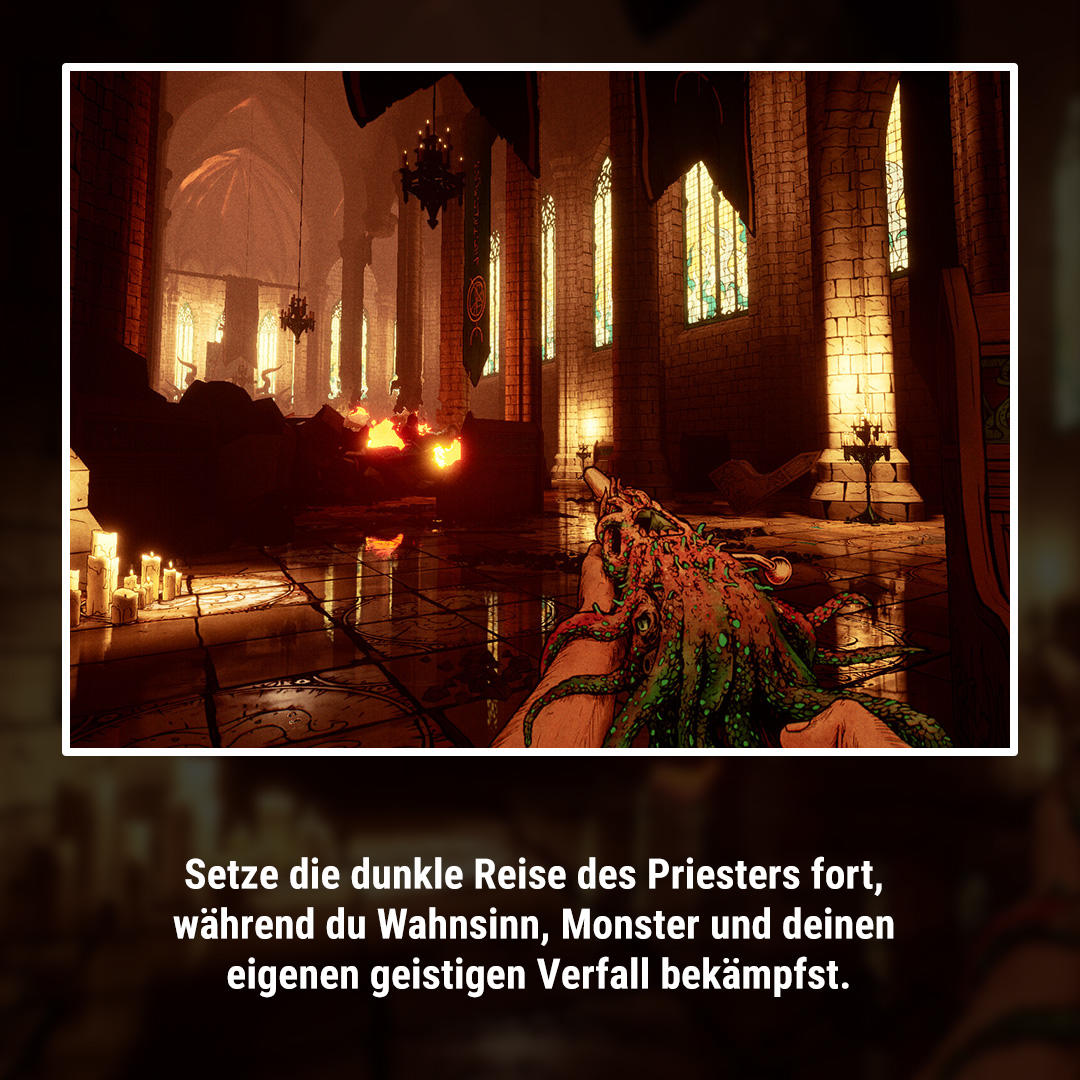 In einer dunklen Kathedrale hält eine monströse Hand eine Waffe. Kerzen und Buntglasfenster sind sichtbar. Im Hintergrund brennt Feuer.