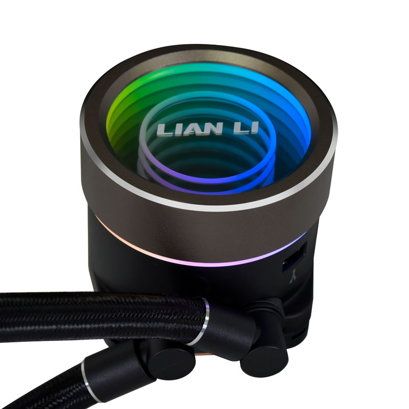 Ein Flüssigkeitskühler für Computer. Er hat ein kreisförmiges Design mit Regenbogen-Lichteffekt. Der Markenname 'LIAN LI' ist sichtbar.