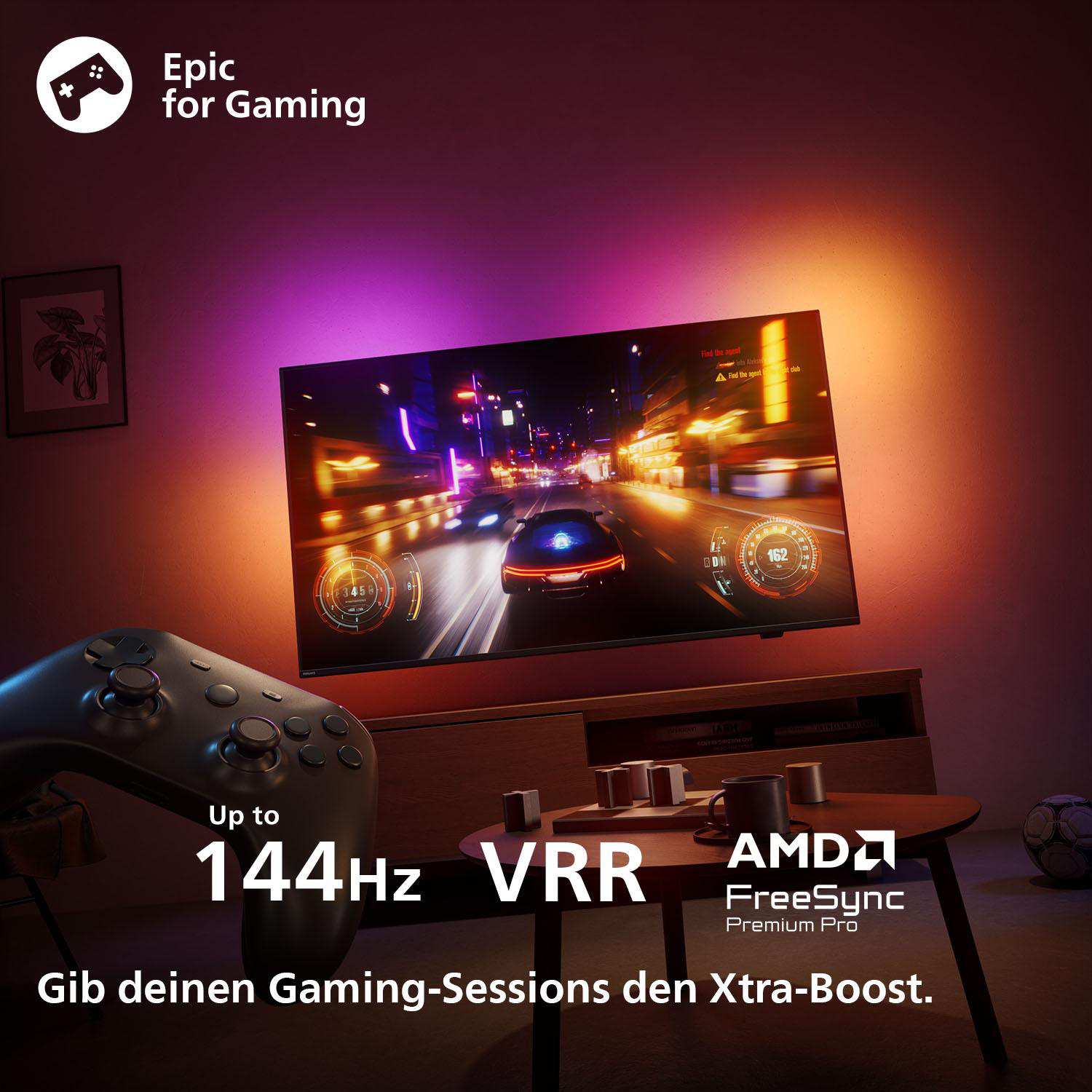 Ein Gaming-Setup zeigt einen Fernseher mit einem Rennspiel, einen Controller und Text, der Funktionen wie 144Hz VRR und AMD FreeSync bewirbt.