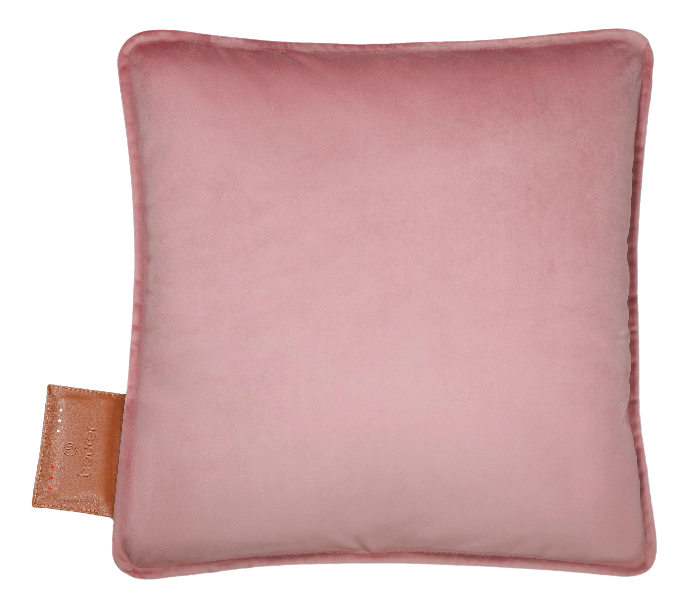 Un coussin carré en velours rose avec une étiquette en cuir marron. L'étiquette indique 'beurer'.