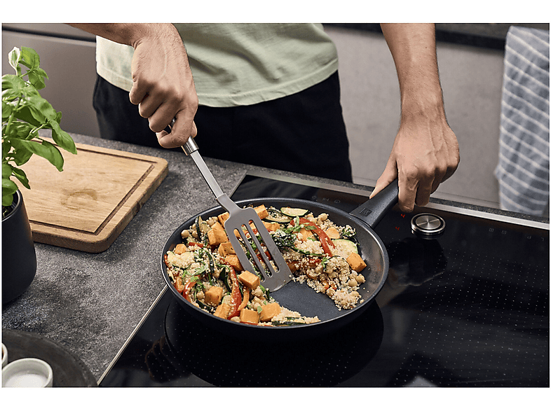 Zwilling Madura Plus Bratpfanne (Aluminium, passend für alle Herdarten, 24 cm, PFAS-frei) — Foto 4 von 4