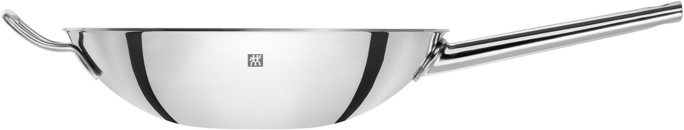 Eine Edelstahl-Wok-Pfanne mit langem Griff und kleinem Griff an der Seite. Die Oberfläche ist reflektierend.
