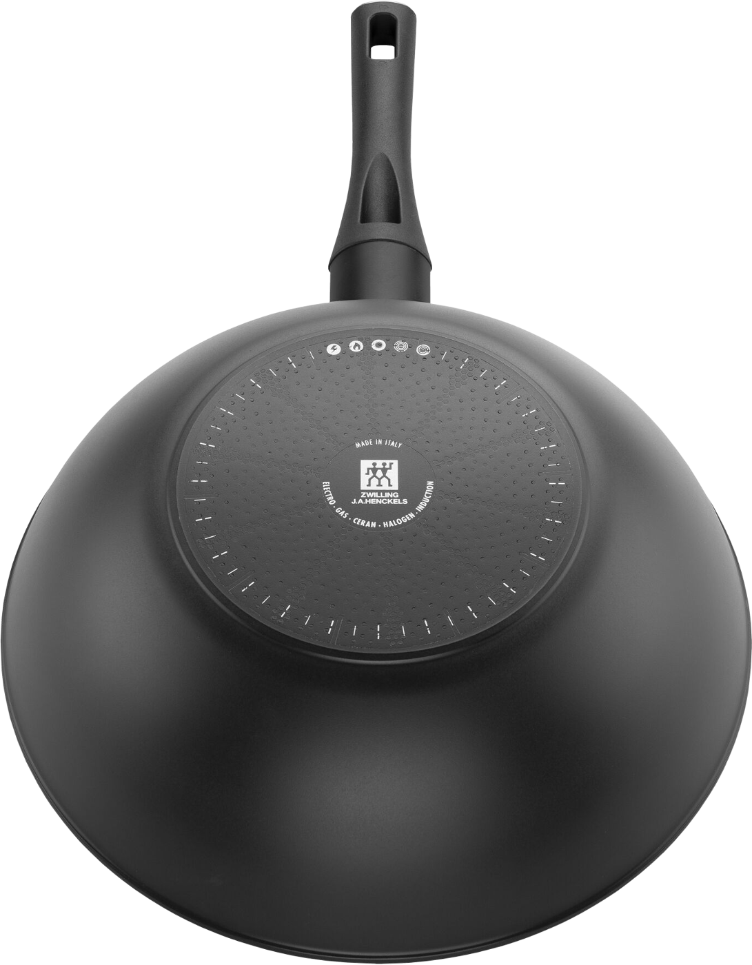 Eine schwarze Zwilling-Wokpfanne mit Griff. Der Boden hat Markierungen und den Text 'Made in Italy'.