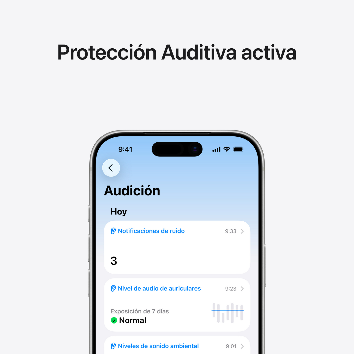 Una pantalla de iPhone muestra 'Audición' con notificaciones de ruido, nivel de audio de auriculares y niveles de sonido ambiental. Texto en español.