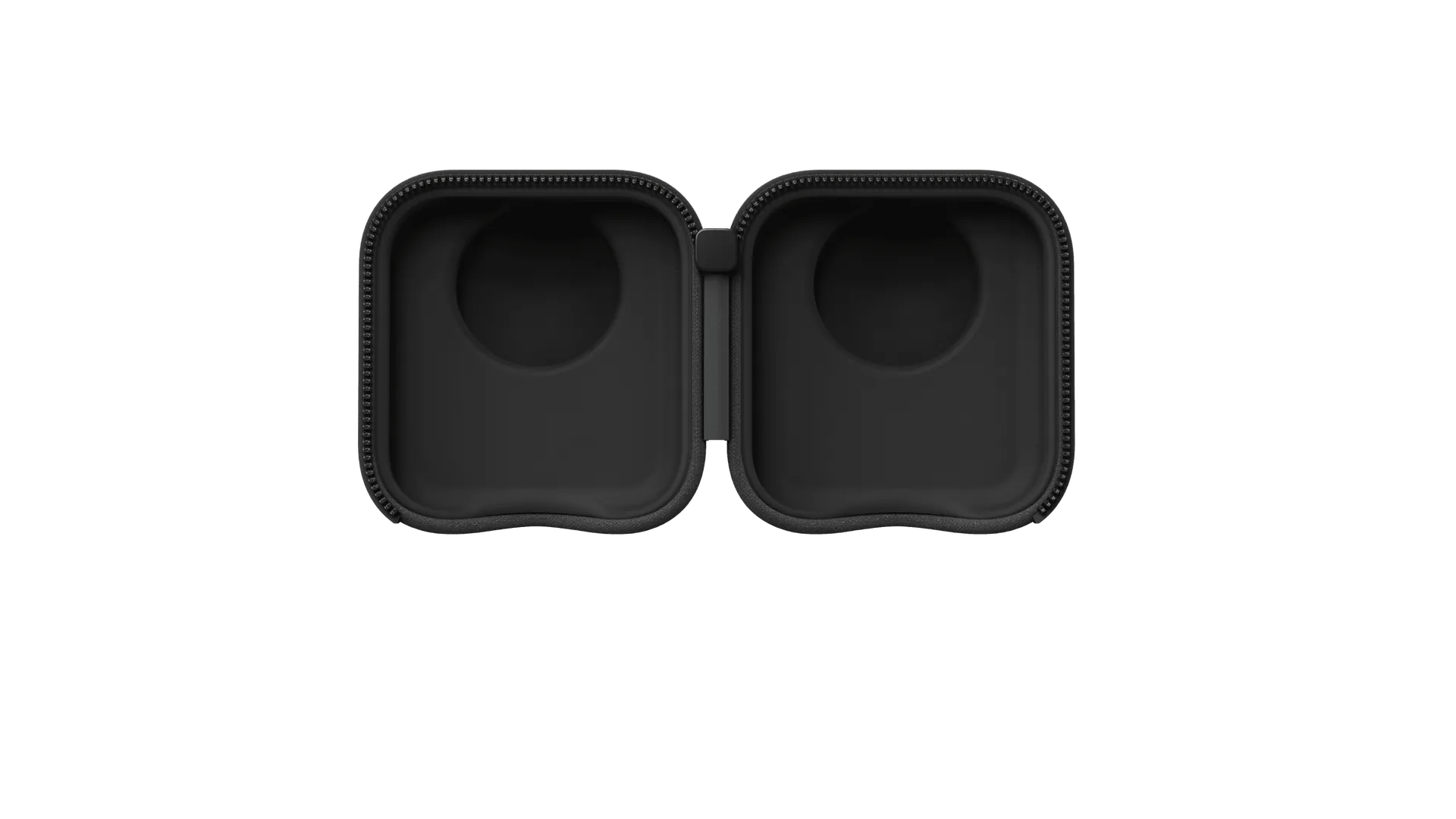 Estuche negro abierto con dos compartimentos, probablemente para auriculares. Bordes con cremallera y forma curva, sobre fondo negro.