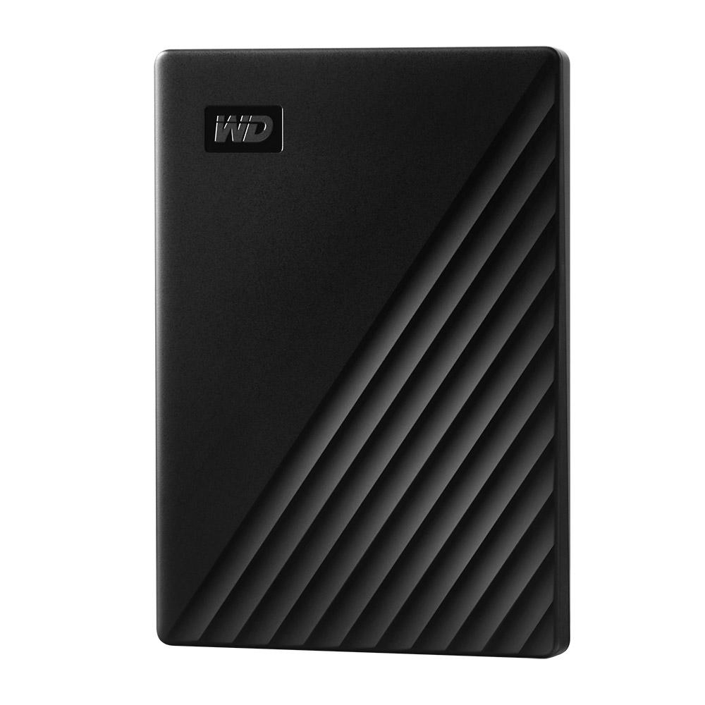 Eine schwarze externe Festplatte WD My Passport. Sie hat ein diagonales Linienmuster und das WD-Logo oben.
