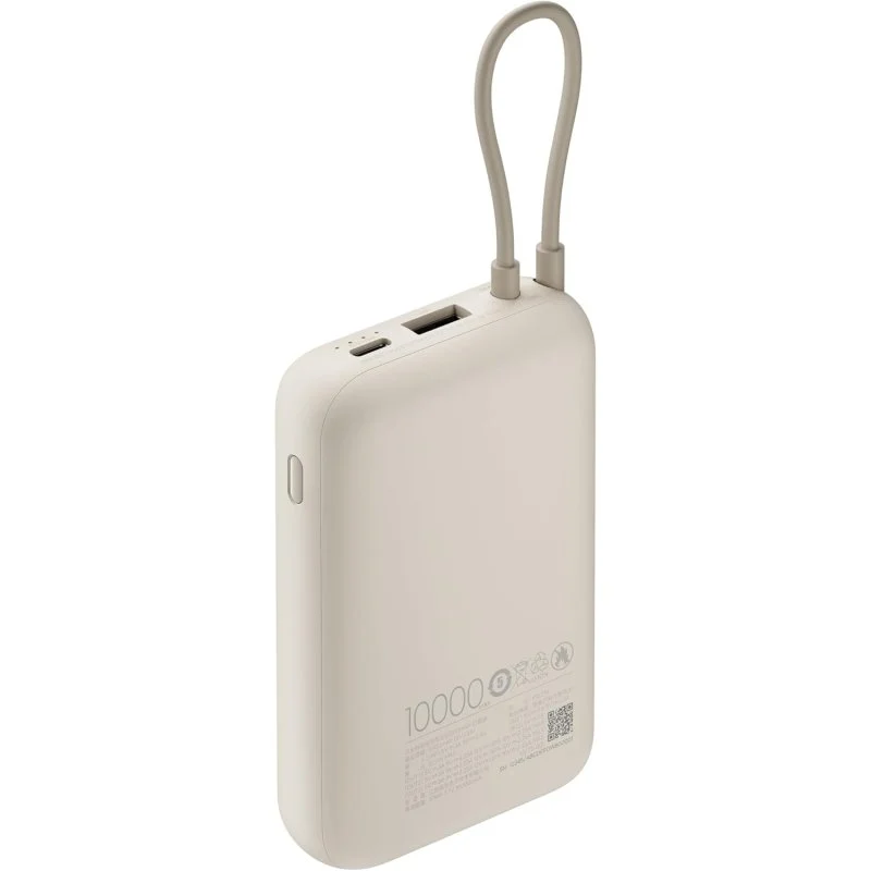 Un banco de energía beige con correa. Tiene dos puertos y un botón de encendido. La capacidad es de 10000 mAh.