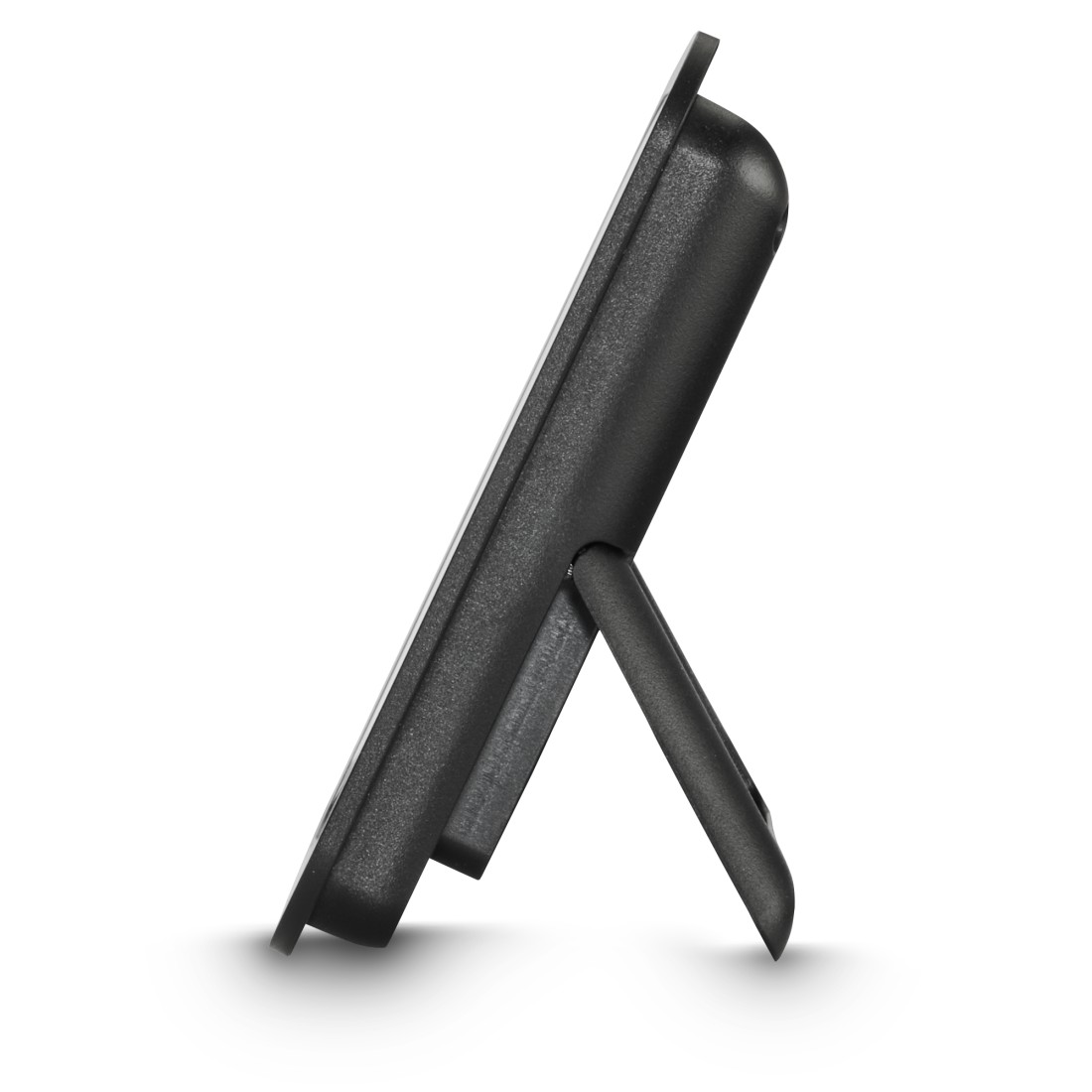 Ein schwarzes Tablet, das von einem Ständer gehalten wird. Das Tablet ist nach rechts abgewinkelt, der Ständer befindet sich hinten.
