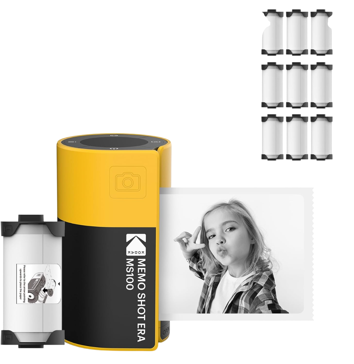 Sarı ve siyah bir Kodak Memo Shot Era kamera, barış işareti yapan bir kızın fotoğrafı ve bir film paketi yanında.