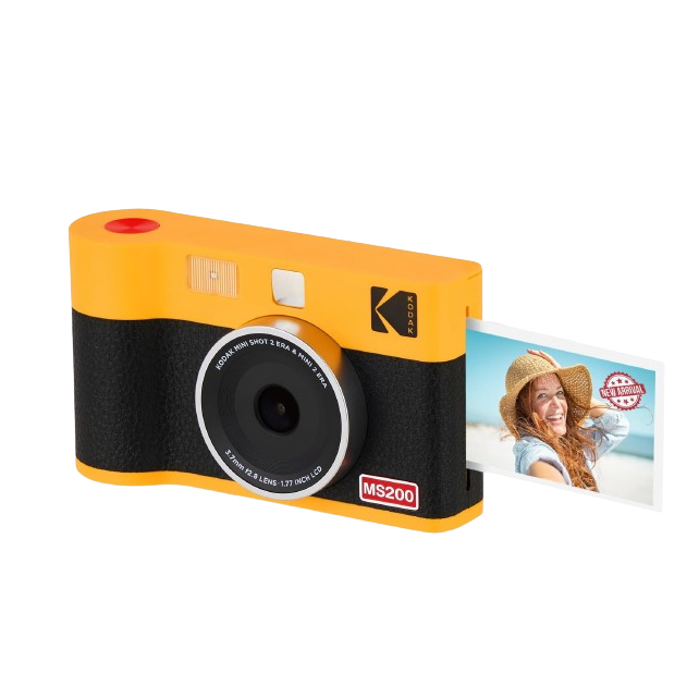Sarı ve siyah bir Kodak Mini Shot kamera, basılı bir fotoğrafla birlikte. Fotoğraf, şapkalı gülen bir kadını gösteriyor.