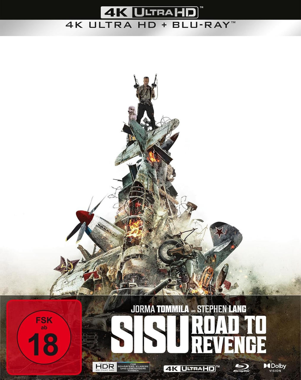 Filmcover. Ein Mann steht auf einer zerstörten Struktur. Titel: Sisu Road to Revenge. Enthält einen Panzer und ein brennendes Flugzeug.