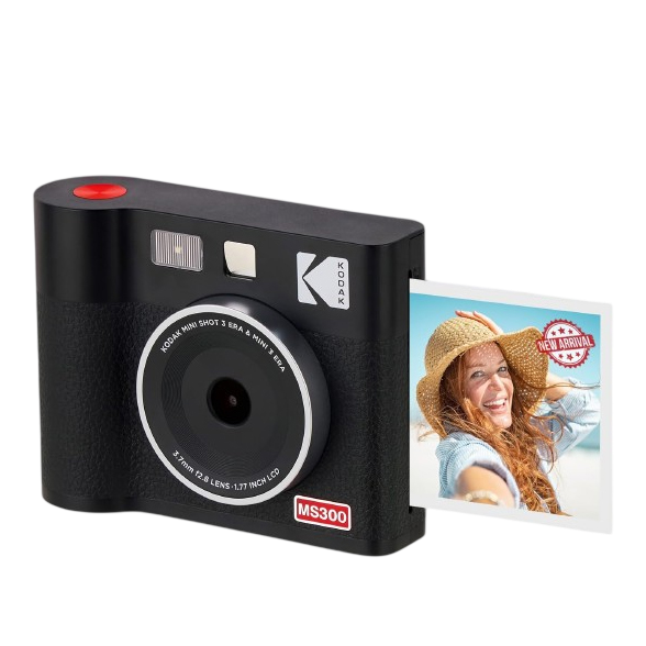 Siyah bir Kodak Mini Shot 3 retro kamera fotoğraf basıyor. Fotoğrafta, sahilde 'Yeni Gelen' etiketli bir kadın görülüyor.