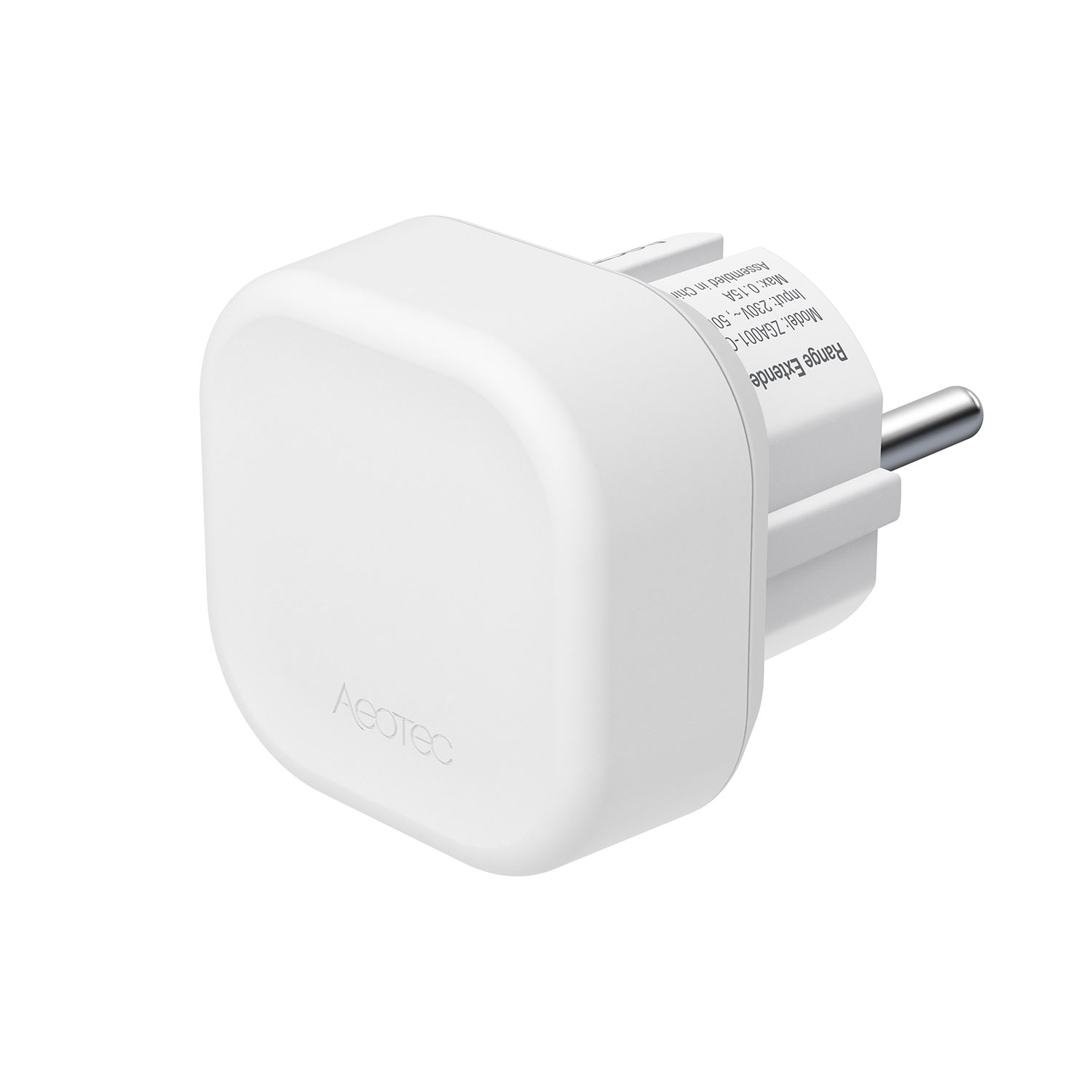Ein weißer Aeotec-Range-Extender-Stecker. Er hat ein quadratisches Design mit einem Etikett mit Modell- und Eingangsdetails. Der Stecker hat zwei Metallstifte.