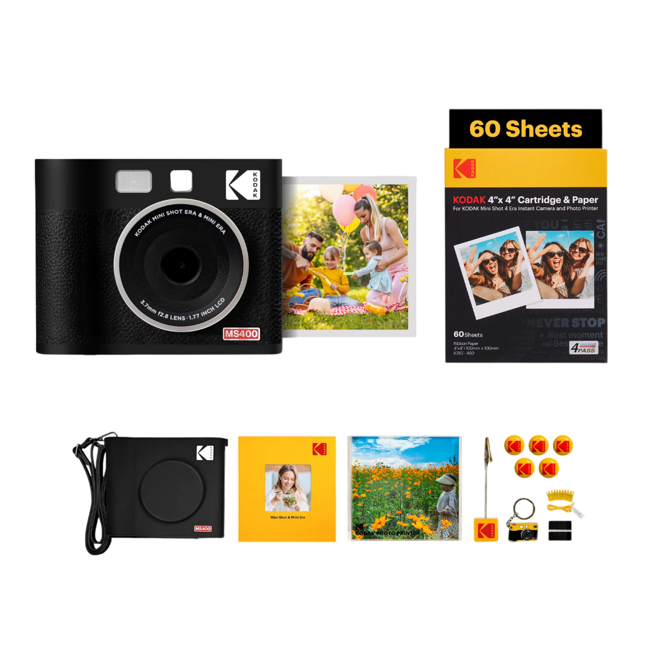 Siyah bir Kodak Mini Shot kamera, film ve aksesuarlar siyah arka plan üzerinde. Ortada bir aile fotoğrafı var.