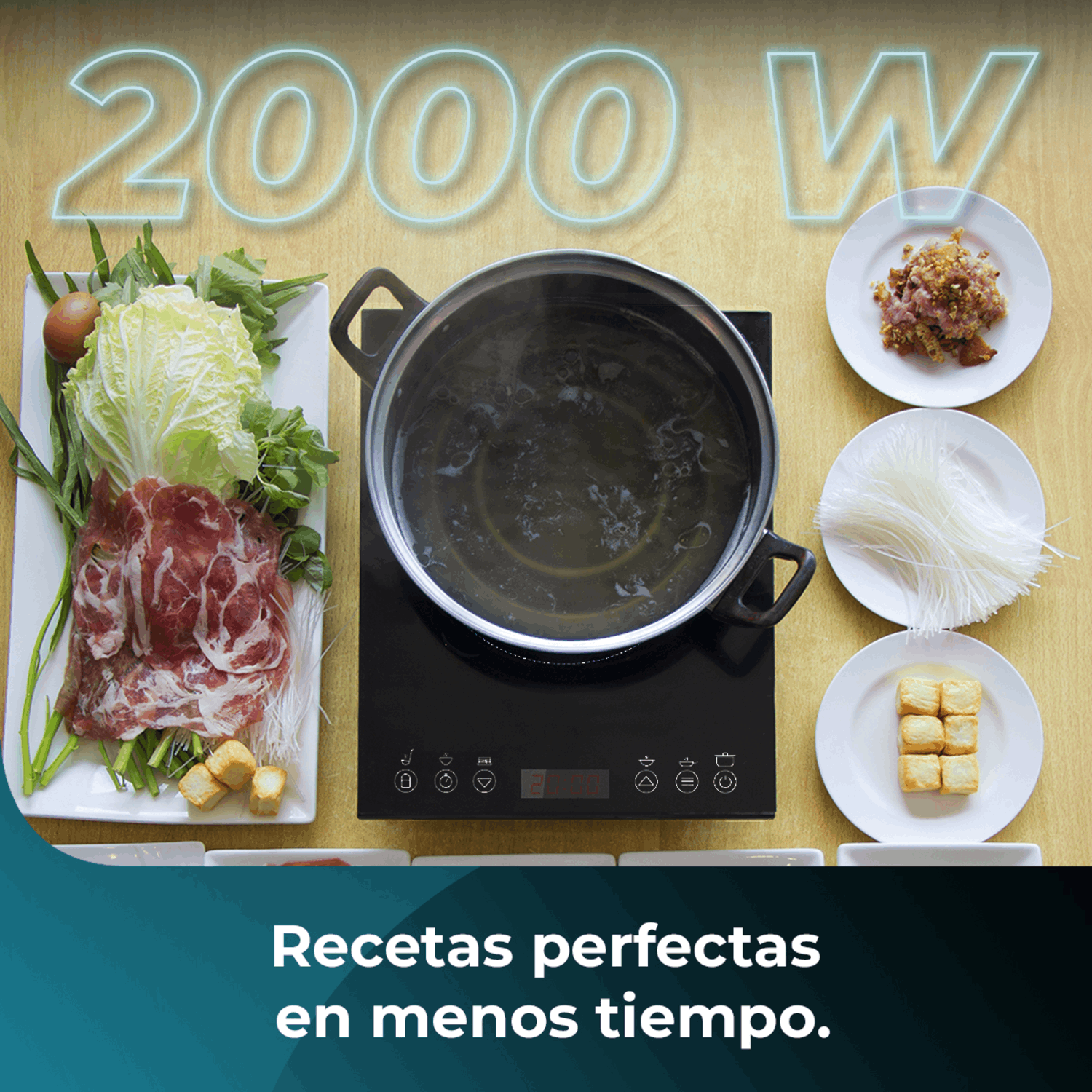 Una olla en una estufa negra, rodeada de platos con ingredientes como carne, verduras, fideos y tofu, con texto '2000 W'.