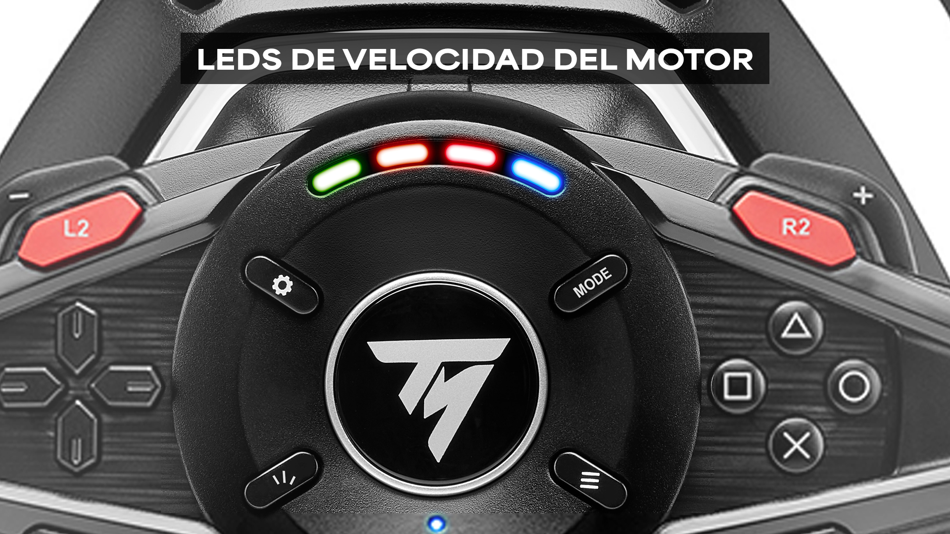Primer plano de un volante negro con luces rojas, verdes y azules. Se ven botones y un logotipo.