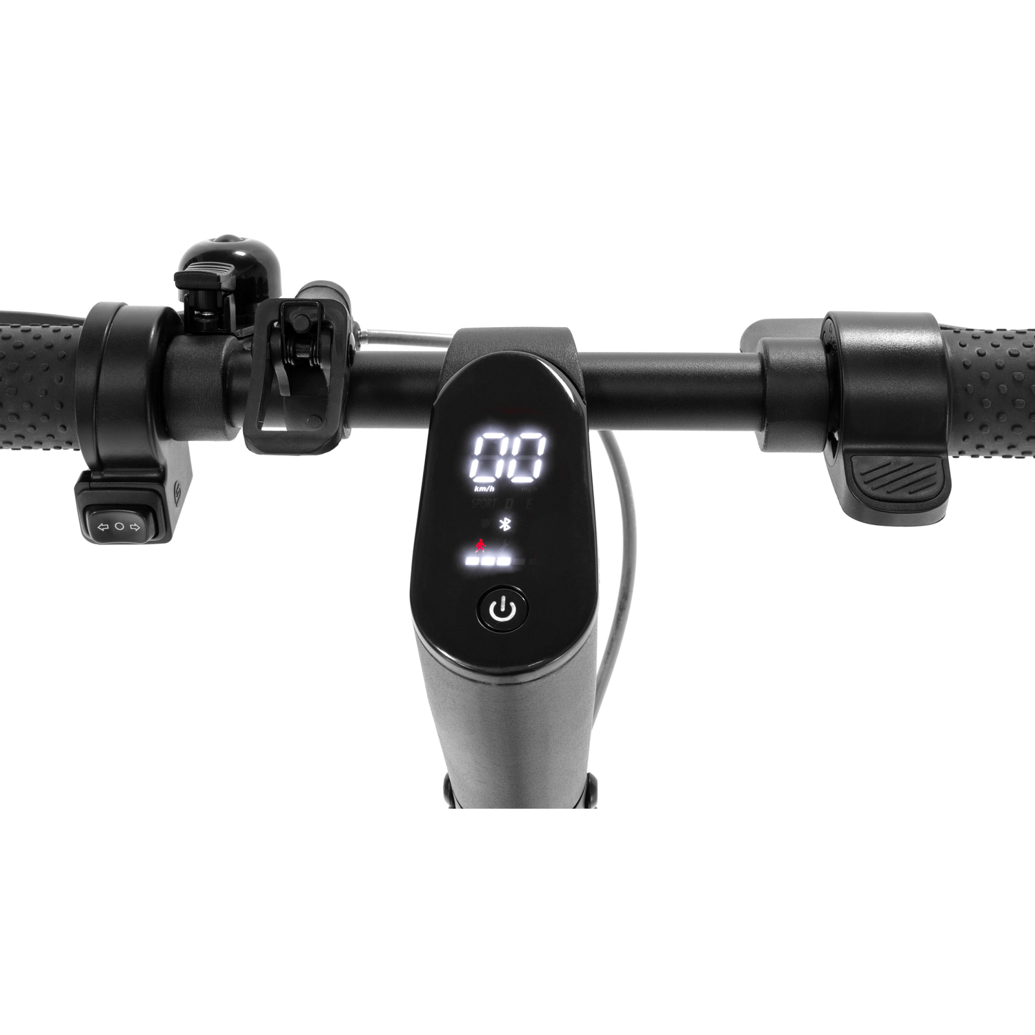 Close-up van een zwart elektrisch scooterstuur. Displays omvatten een digitale snelheidsmeter, aan/uit-knop en een bel. Handvatten aan beide zijden.