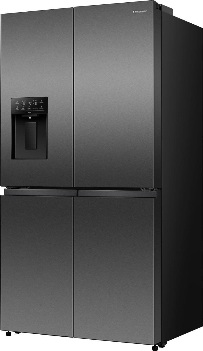 Ein dunkelgrauer Hisense-Kühlschrank mit vier Türen. Er hat einen Wasser- und Eisspender an der linken Tür. Der Markenname ist sichtbar.