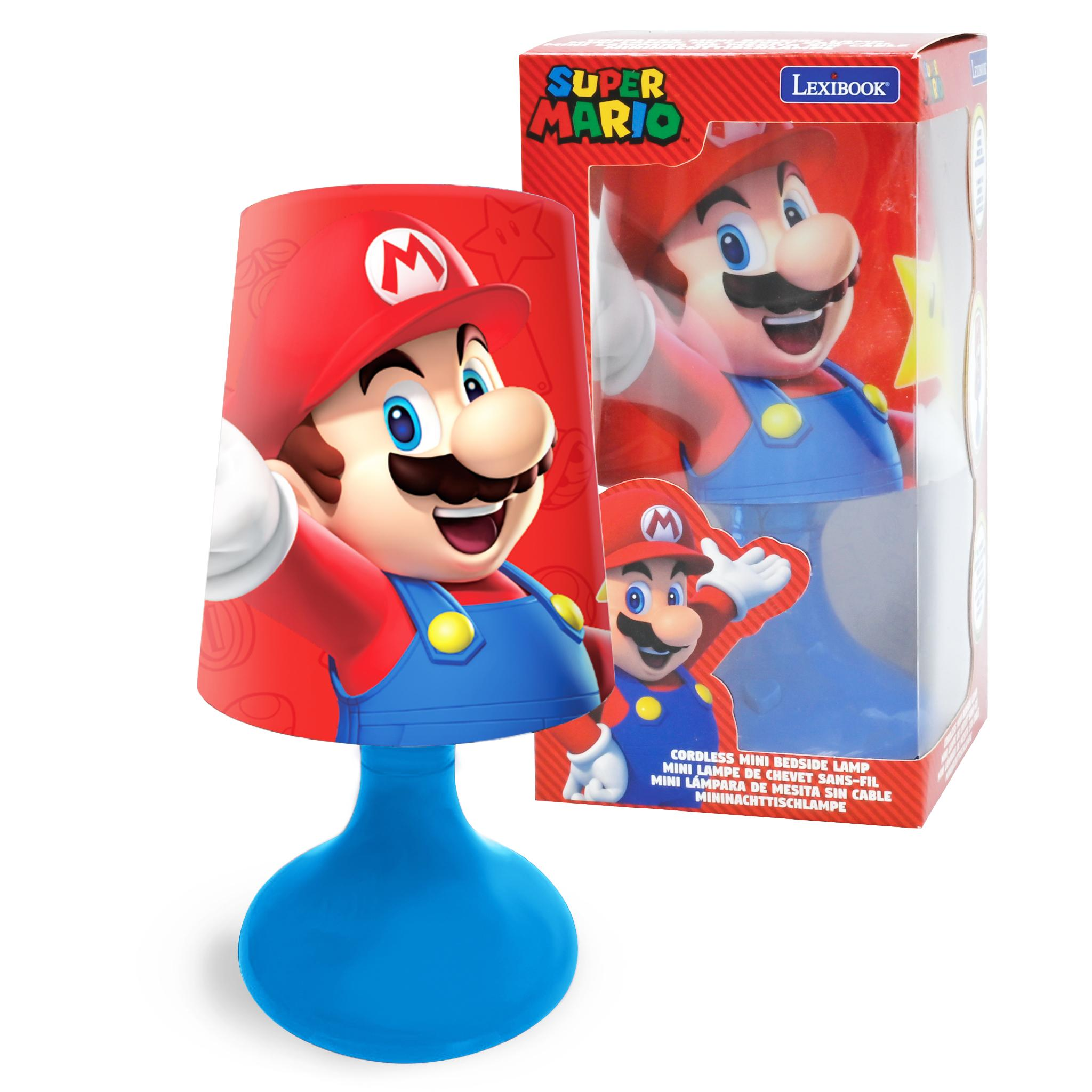 Eine Super Mario-Lampe wird ausgestellt. Sie ist rot, blau und weiß mit Marios Bild. Eine verpackte Lampe befindet sich im Hintergrund.
