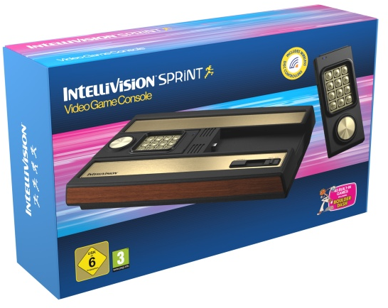 Boîte de console de jeu vidéo Intellivision Sprint. La console et une manette sont visibles. La boîte montre la console et la manette.