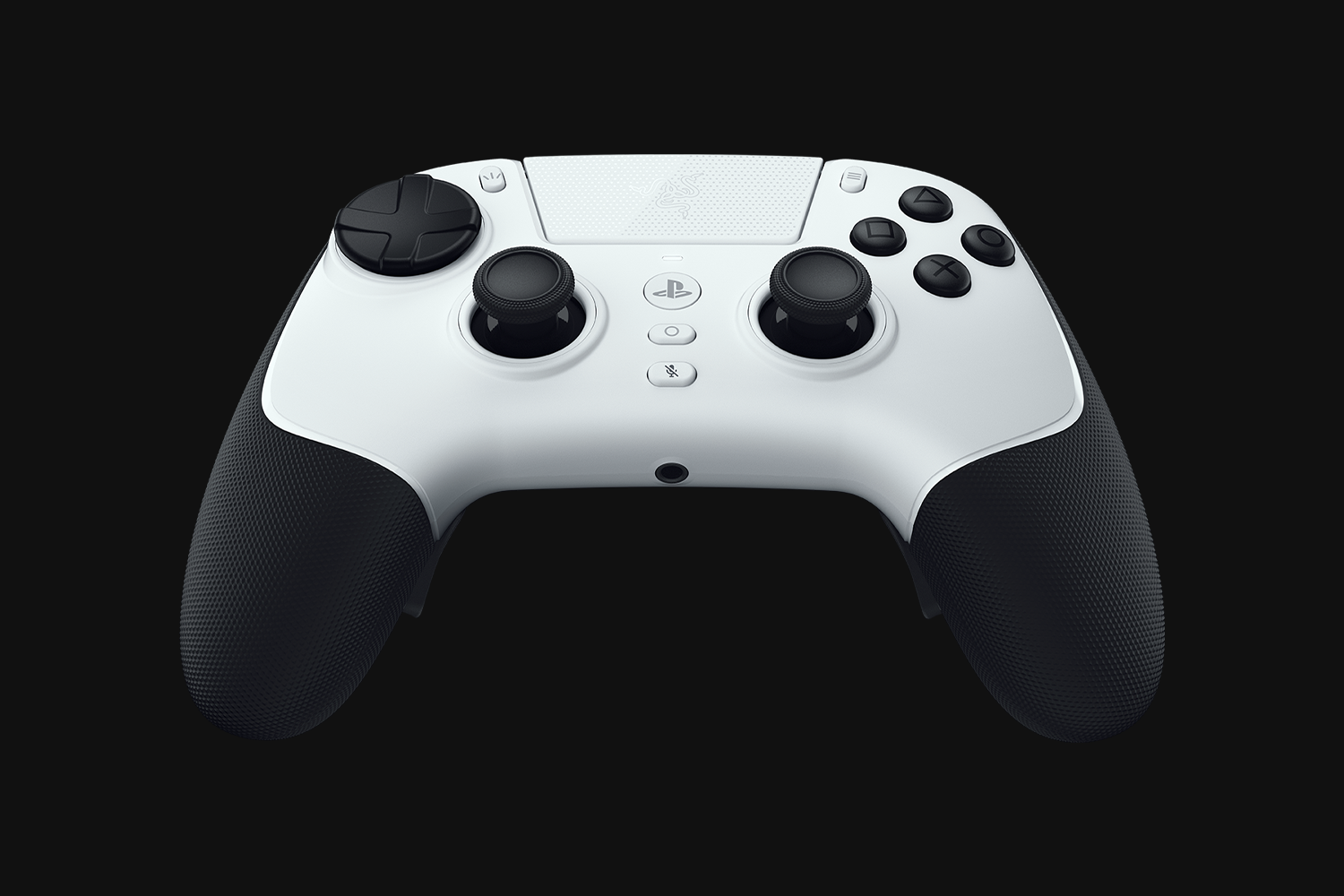Ein weiß-schwarzer Razer-Controller auf schwarzem Hintergrund. Er hat Tasten, Analogsticks und ein Touchpad.