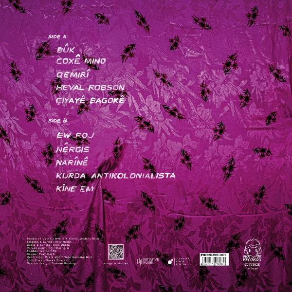 Albumcover: Lila Hintergrund mit floralem Muster. Weißer Text listet Künstler und Produktions Credits.