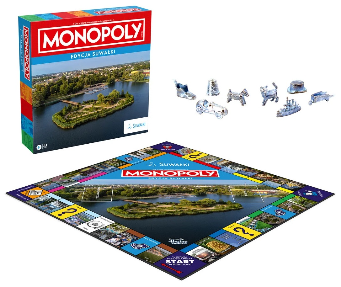 Gra planszowa Monopoly edycja Suwałki. Pudełko i plansza przedstawiają scenę jeziora. Metalowe pionki na górze.