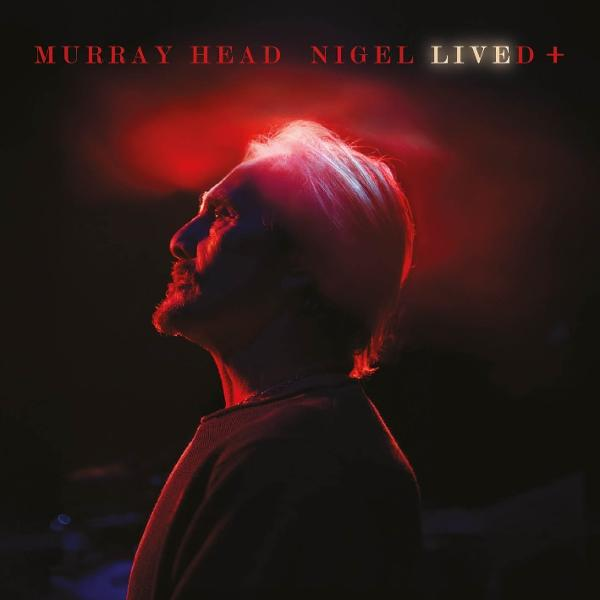 Albumcover. Profil eines Mannes, der nach oben schaut, beleuchtet von rotem Licht. Der Text lautet 'Murray Head Nigel Lived +'.