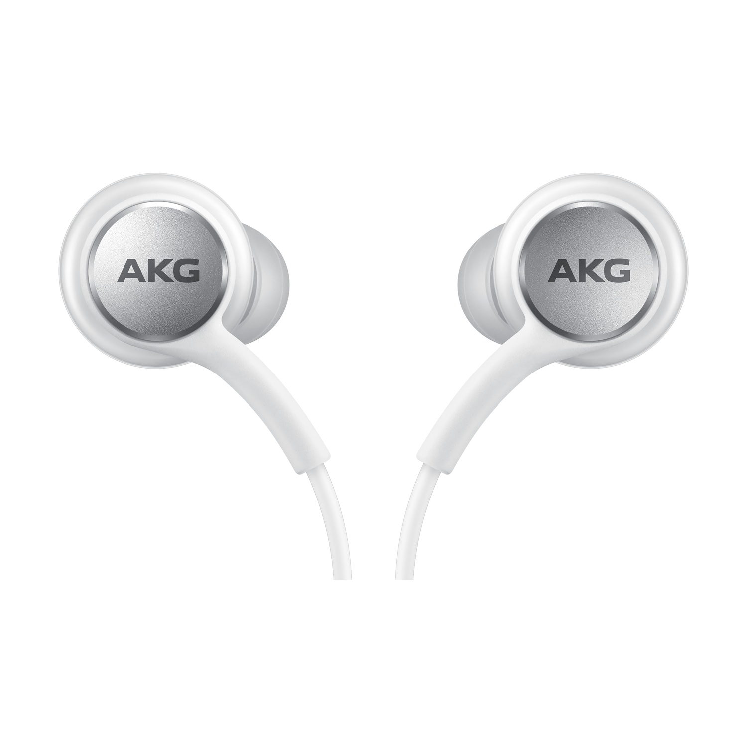 Auricolari AKG bianchi, angolati, con faccia circolare argentata. 'AKG' è stampato su ogni faccia. I cavi si estendono verso il basso.