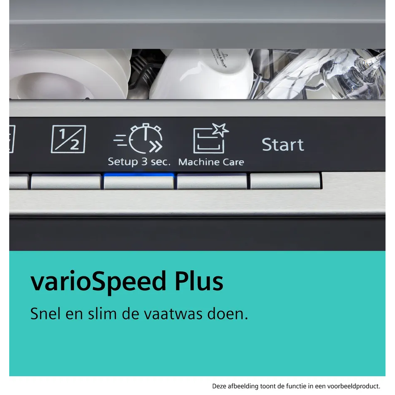 Vaatwasser bedieningspaneel met knoppen, pictogrammen en tekst: varioSpeed Plus, Start. Binnenin staan ​​borden en glazen.
