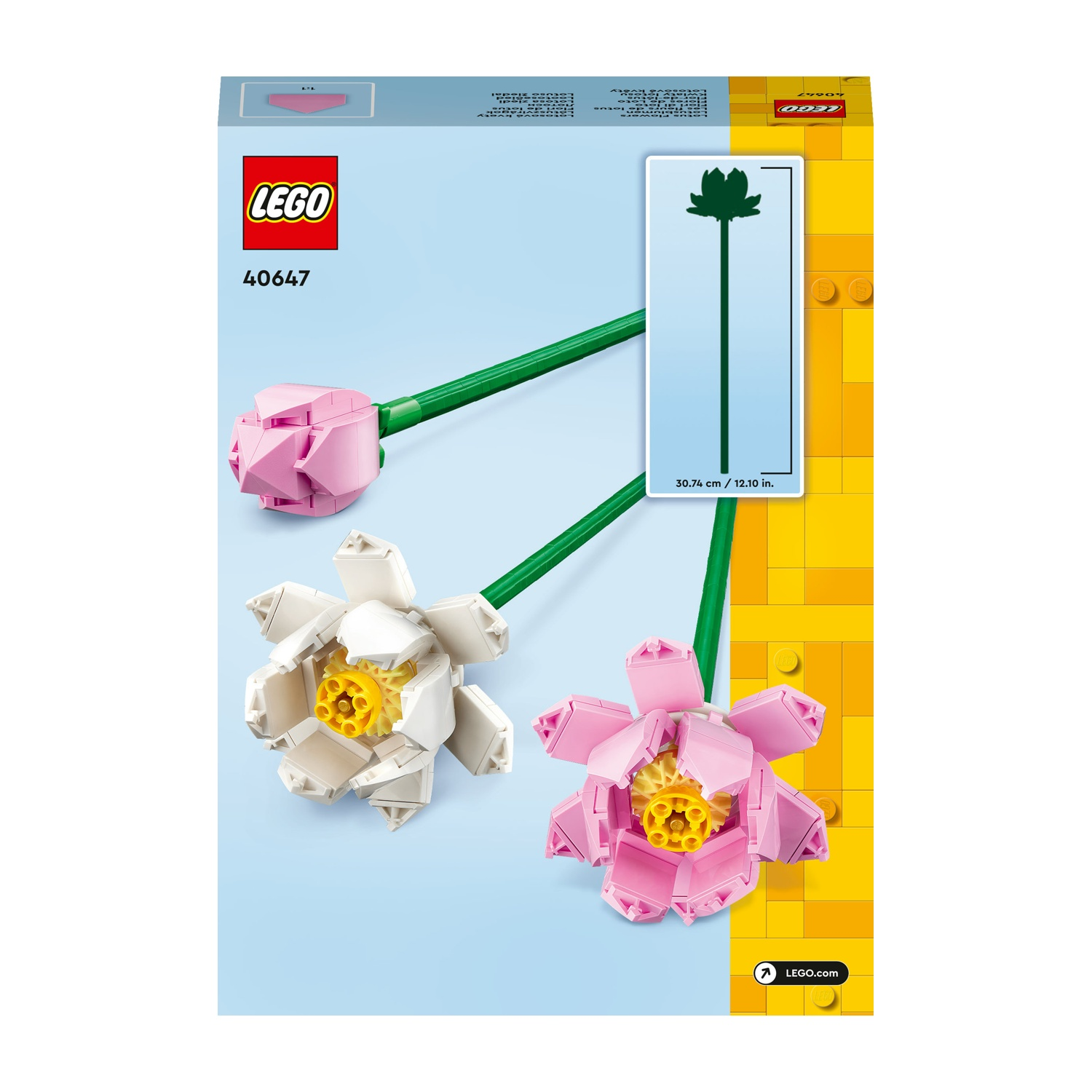L'immagine mostra un set Lego con tre fiori di loto. Uno rosa, uno bianco, uno rosa. Steli verdi e centri gialli. Scatola Lego sullo sfondo.