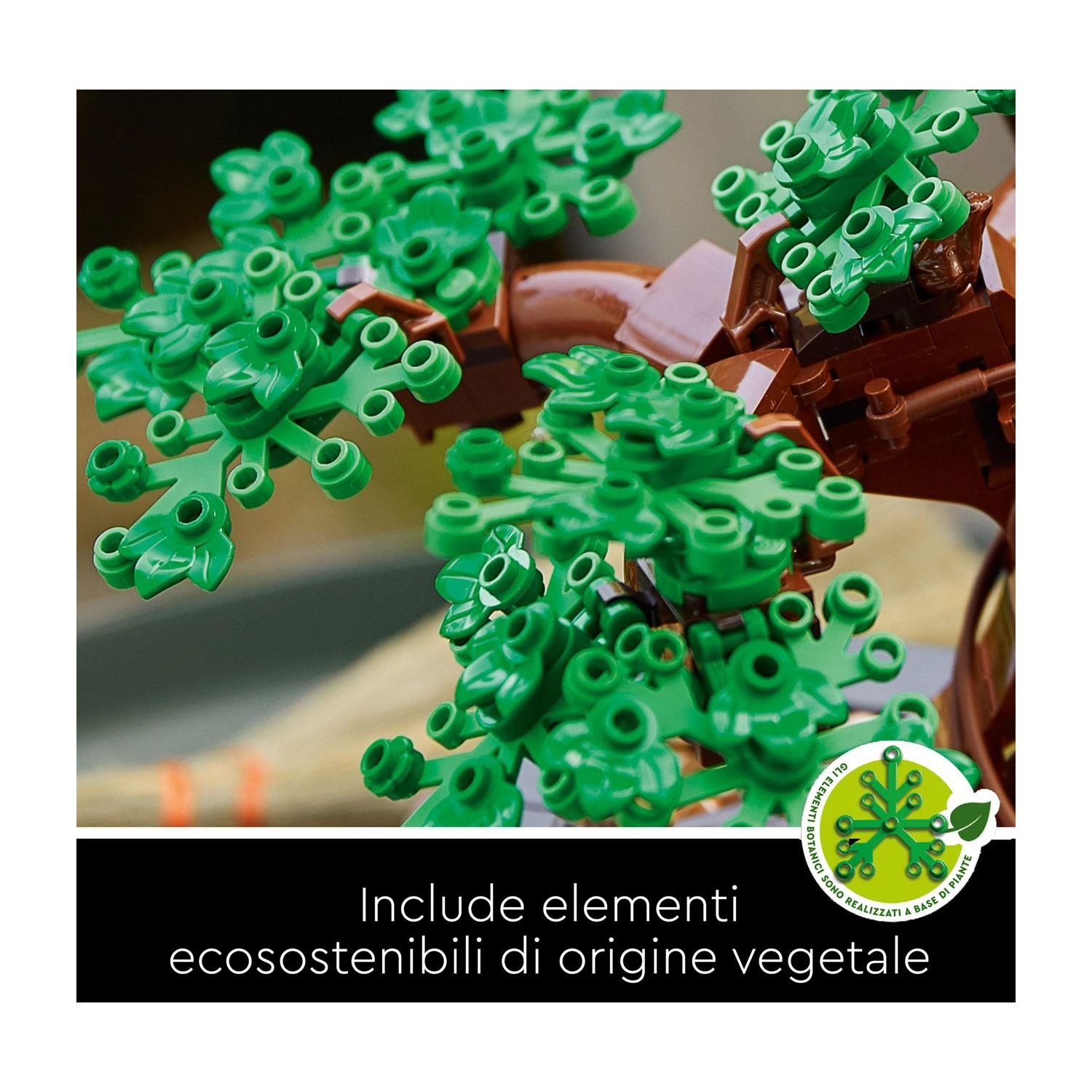 Primo piano di un albero LEGO con foglie verdi e tronco marrone. Il testo dice: Includi elementi sostenibili a base vegetale.