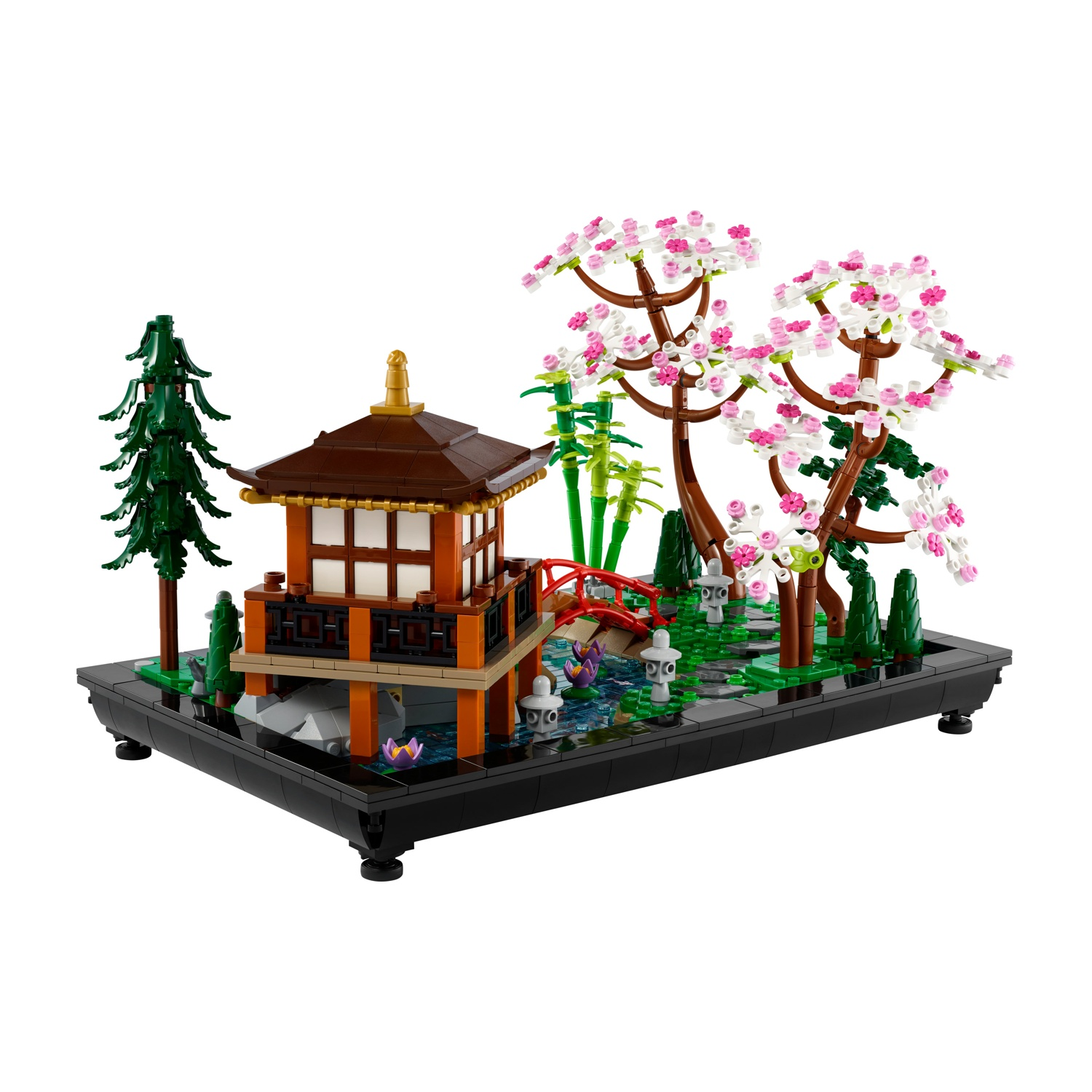 Un modello Lego di un giardino giapponese. Include una pagoda, un ponte rosso, alberi di ciliegio in fiore, bambù e giochi d'acqua.
