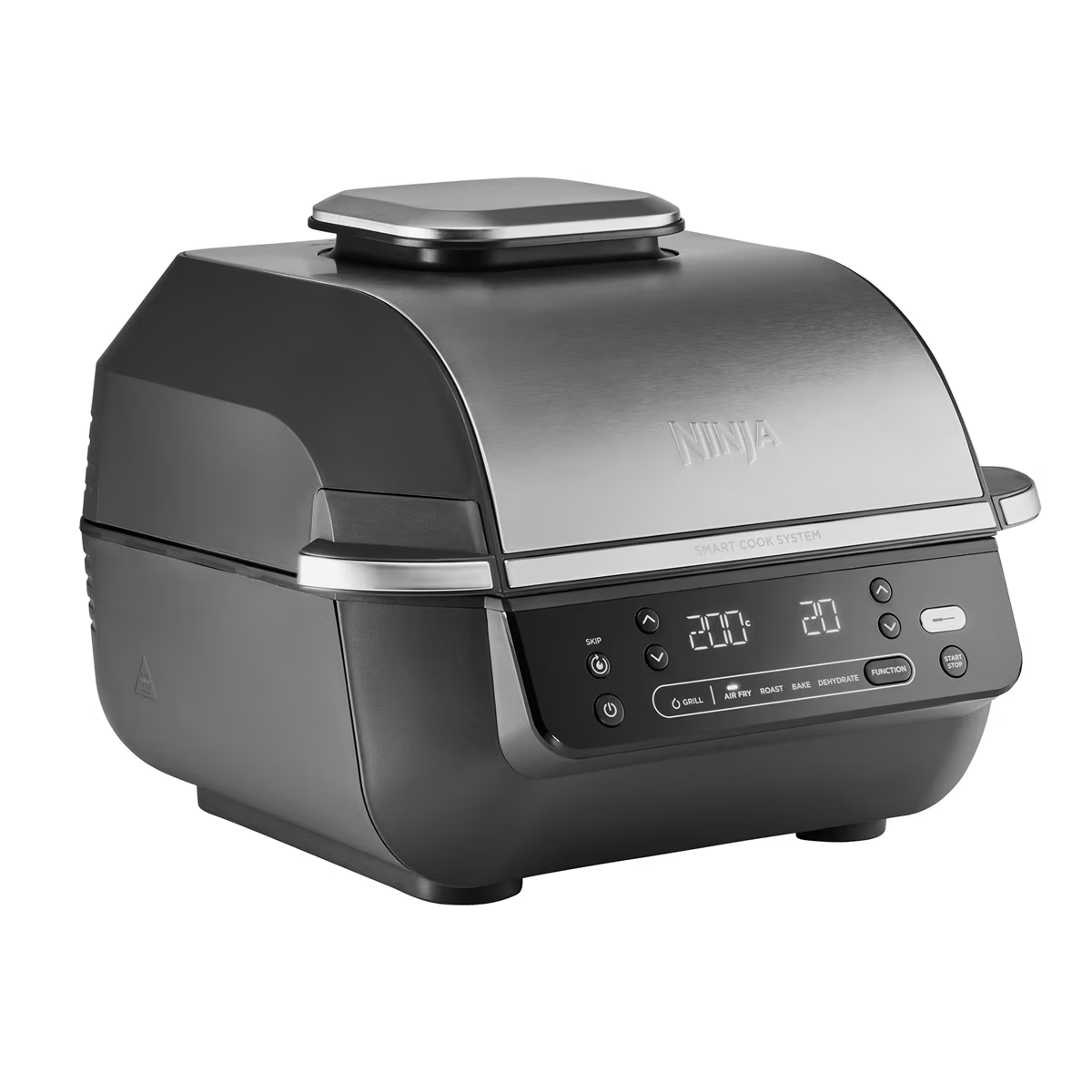 Se muestra una parrilla Ninja Smart Cook System. Es negra y plateada con una pantalla digital y botones de control. El logo de Ninja es visible.