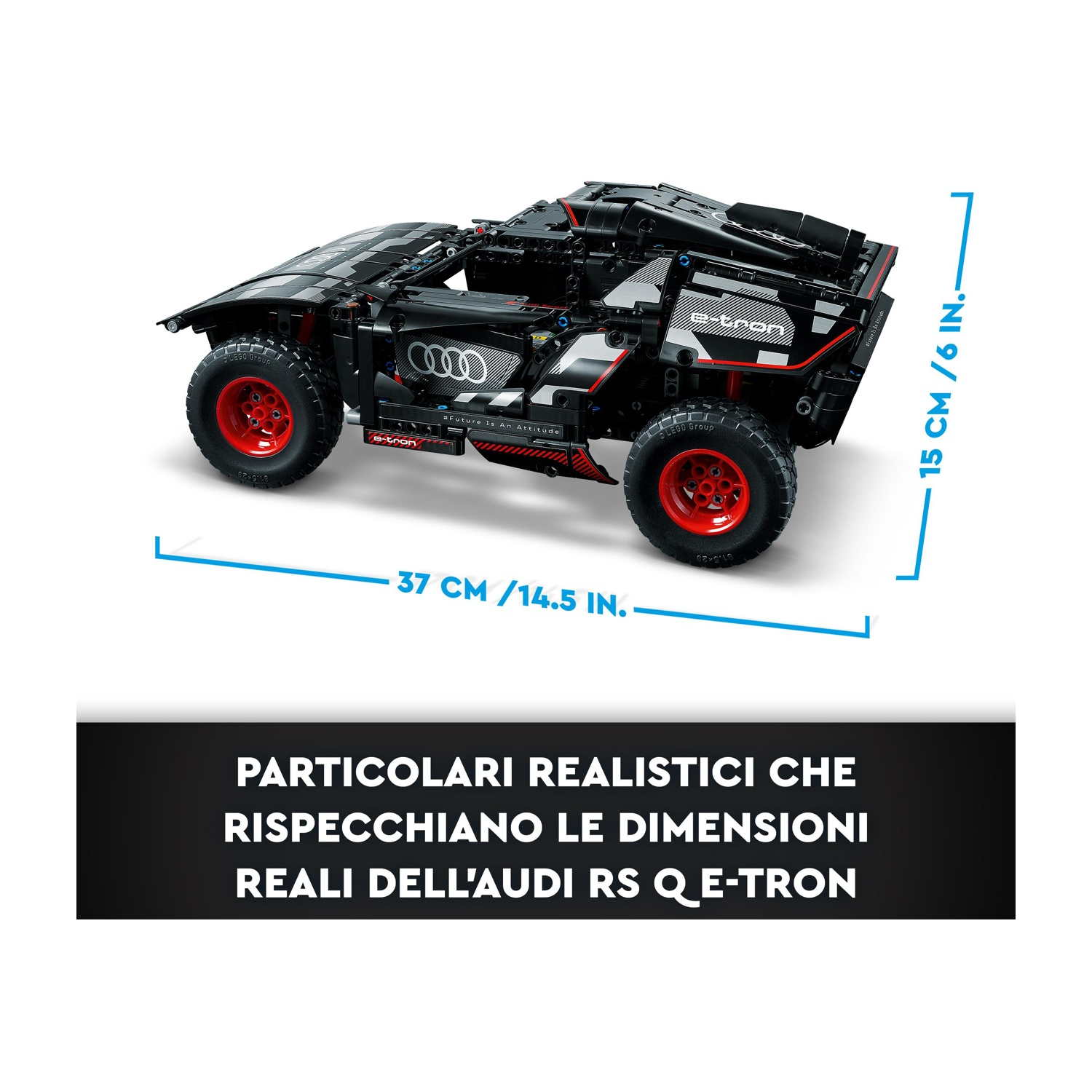 Un modello LEGO nero Audi RS Q e-tron con ruote rosse. Ha il logo e-tron e dimensioni di 37 cm e 15 cm.
