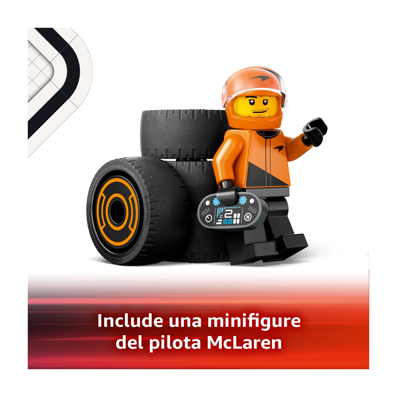 Minifigure Lego con tuta da corsa arancione, tiene in mano un dispositivo, con pneumatici neri sullo sfondo. Dettaglio pista bianca in alto a sinistra.