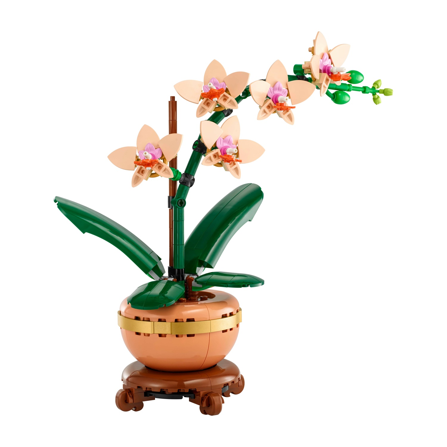 Una pianta di orchidea Lego con petali color pesca, centri rosa, foglie e stelo verdi, in un vaso marrone con una fascia dorata.