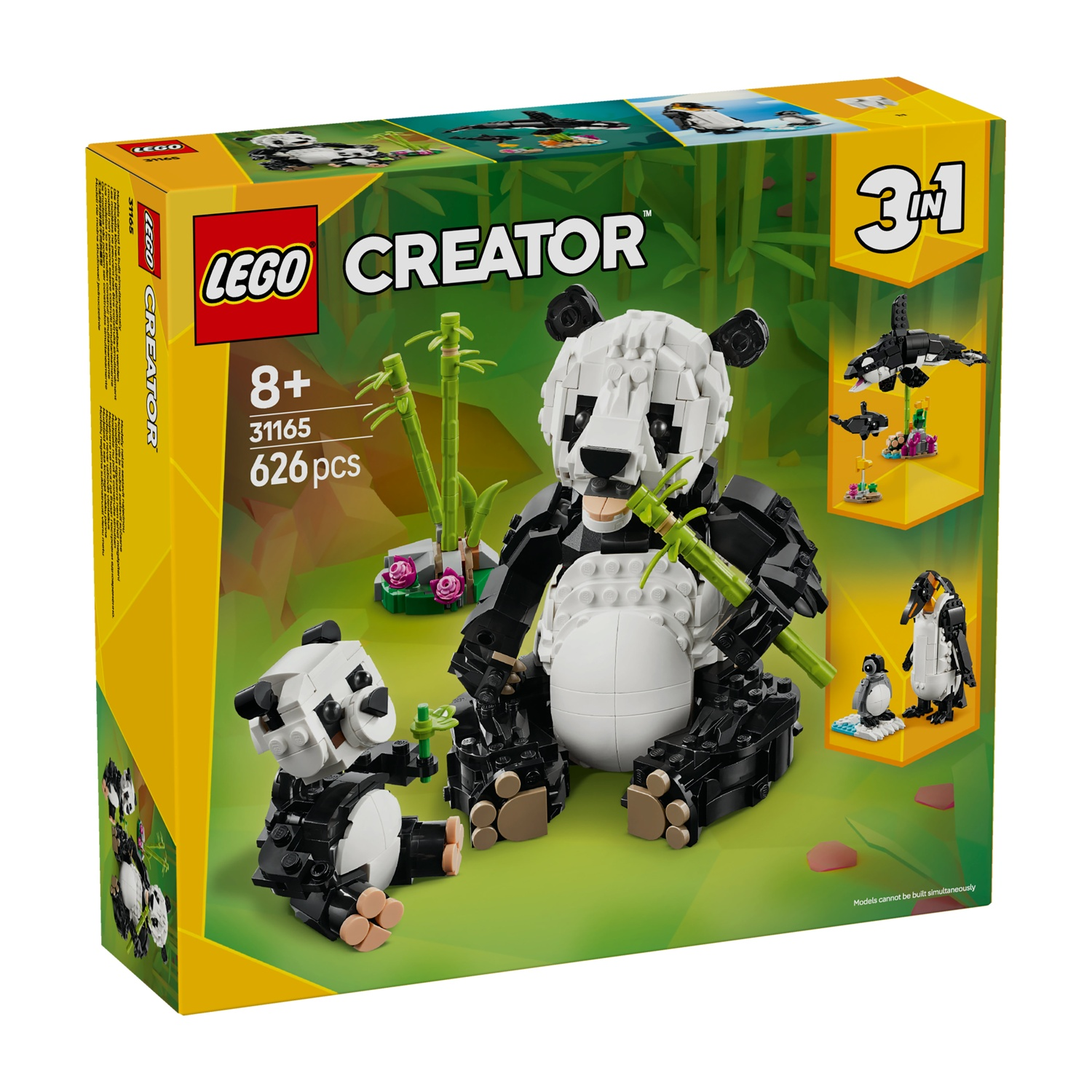 Set LEGO Creator 3 in 1. La scatola mostra un panda e il suo cucciolo, con bambù. Altre opzioni: orca, pinguino. Sfondo verde.