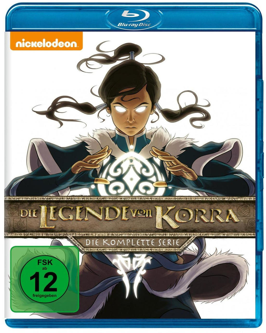 Blu-ray-Disc-Cover von Die Legende von Korra. Korra steht im Zentrum mit leuchtenden Augen. Der Titel steht in der Mitte.