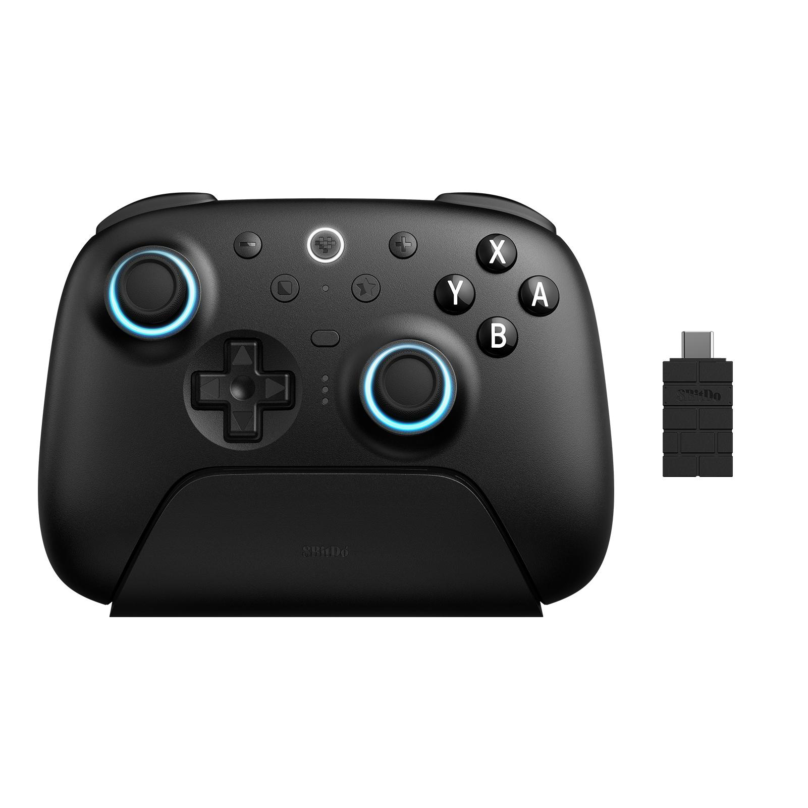 Schwarzer Gamecontroller mit blau beleuchteten Ringen um die Joysticks. Enthält einen Dongle. Tasten mit X, Y, A, B beschriftet.